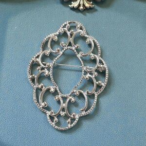 Vintage Elegant Silver Tone Metal Scroll Frame Brooch Pin